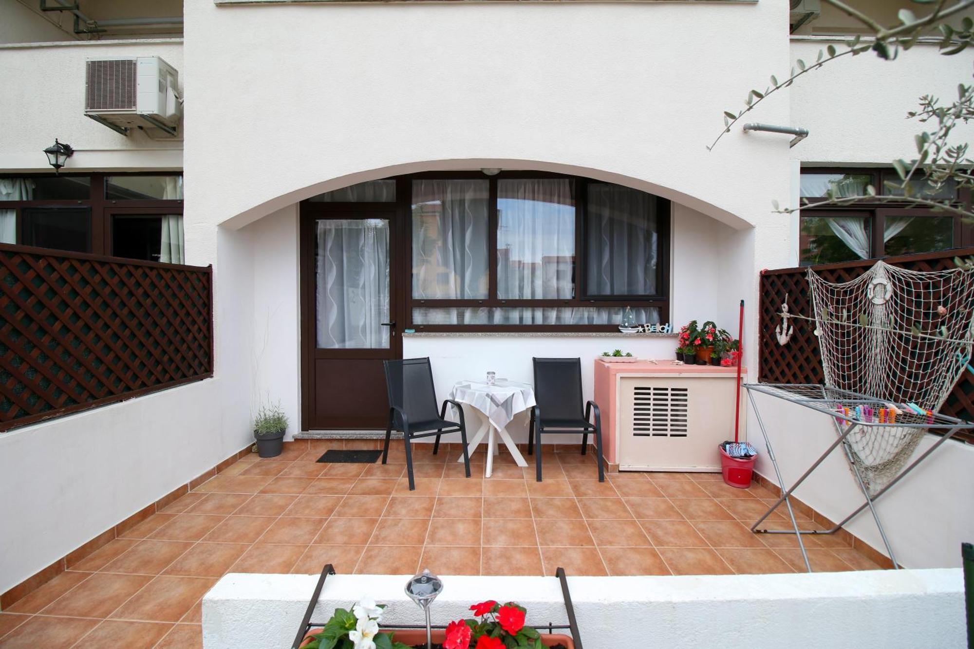 Apartment Svid Ровин Екстериор снимка