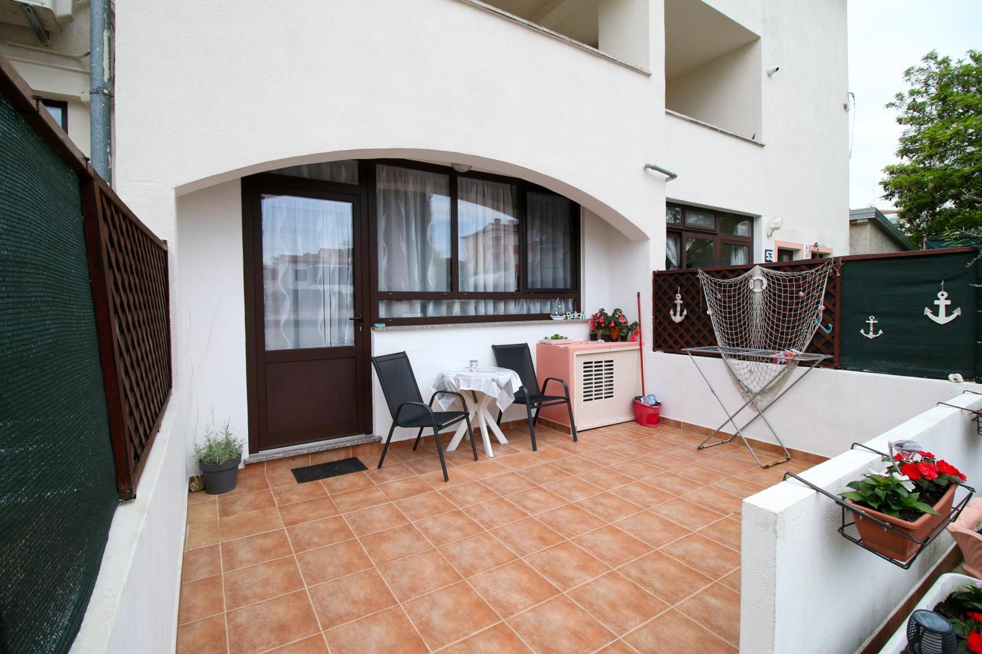 Apartment Svid Ровин Екстериор снимка