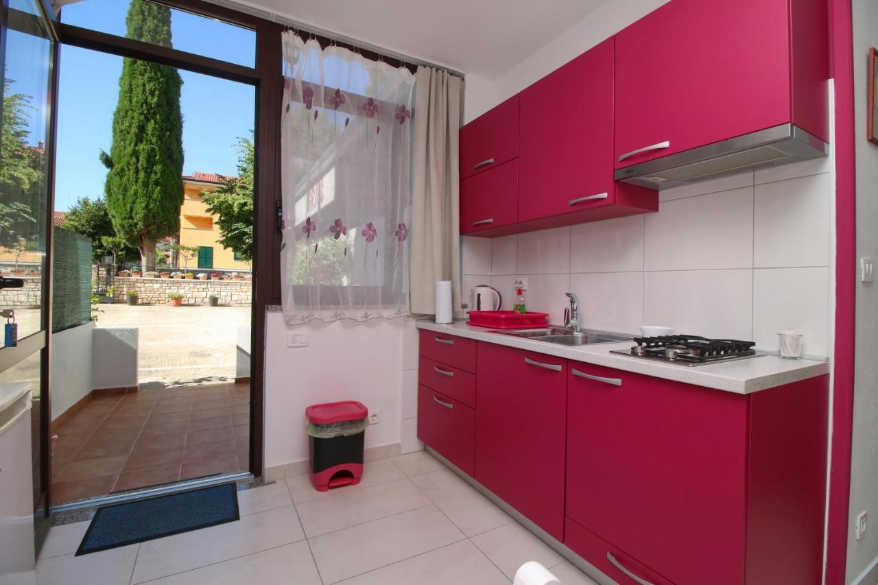 Apartment Svid Ровин Екстериор снимка