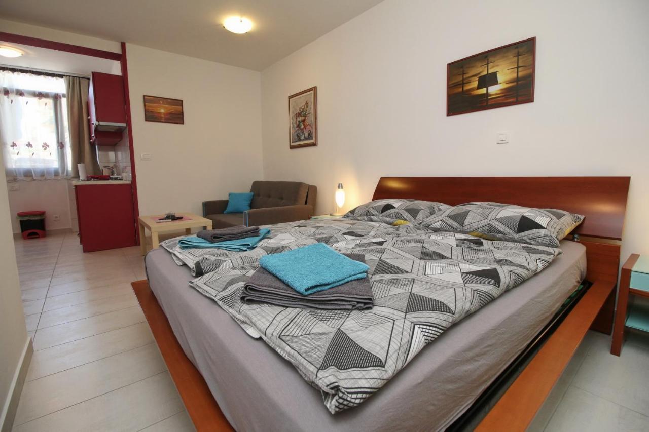Apartment Svid Ровин Екстериор снимка