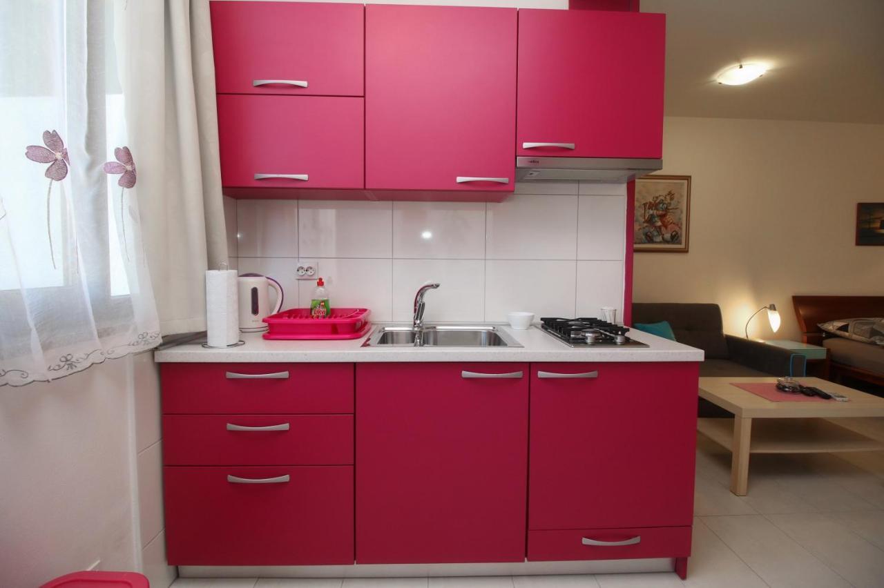 Apartment Svid Ровин Екстериор снимка
