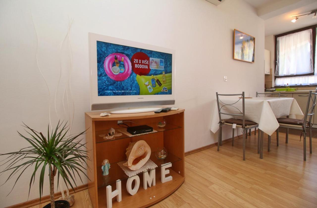 Apartment Svid Ровин Екстериор снимка