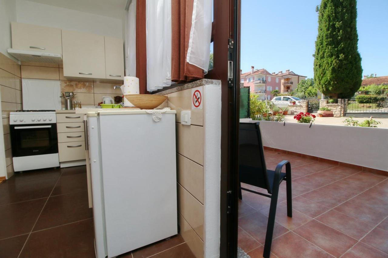 Apartment Svid Ровин Екстериор снимка