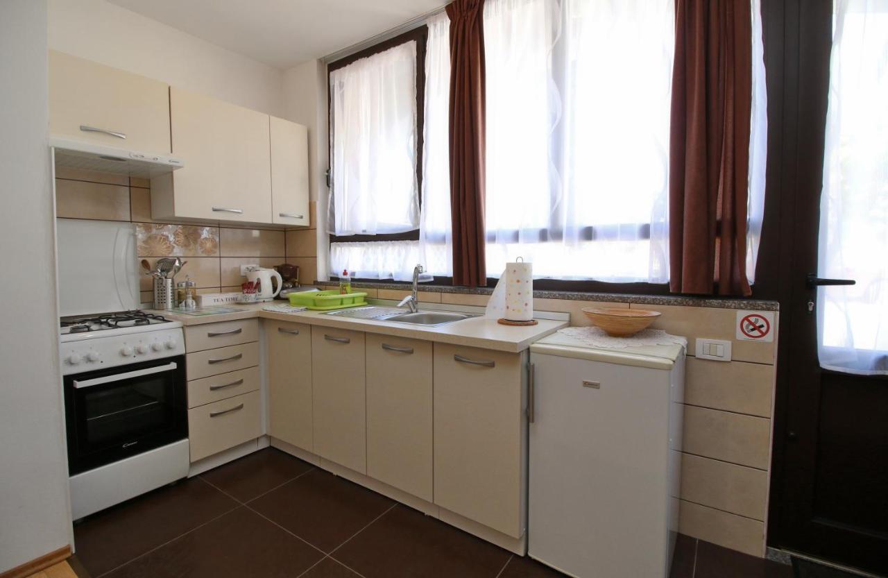 Apartment Svid Ровин Екстериор снимка