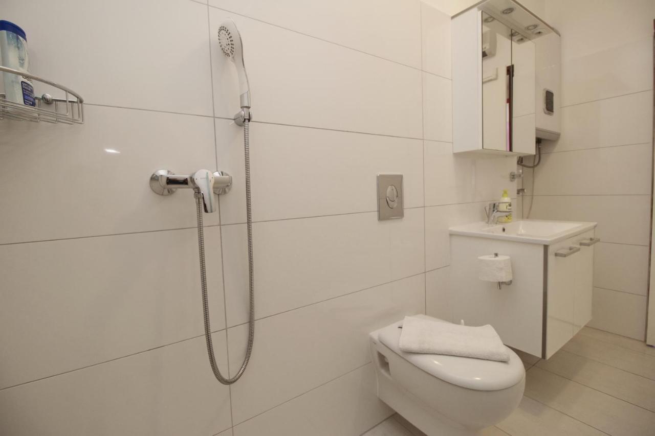 Apartment Svid Ровин Екстериор снимка