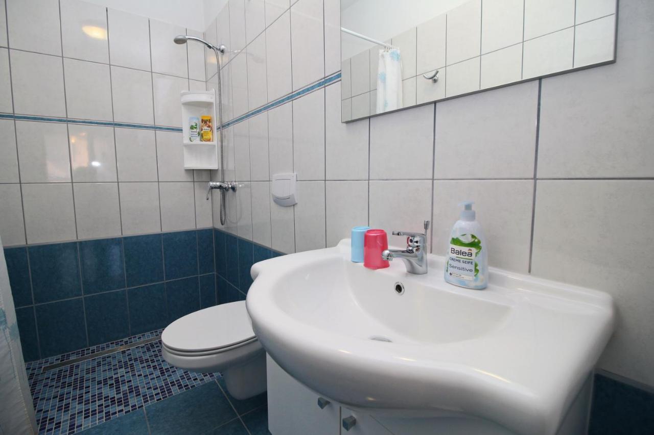 Apartment Svid Ровин Екстериор снимка