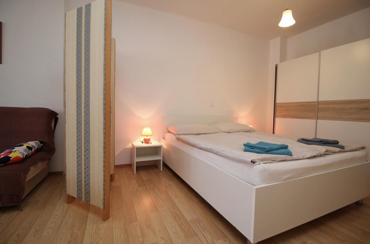 Apartment Svid Ровин Екстериор снимка