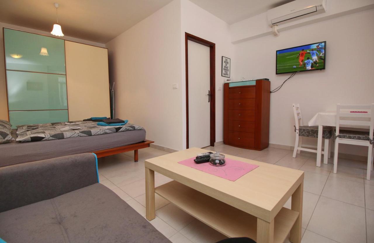 Apartment Svid Ровин Екстериор снимка