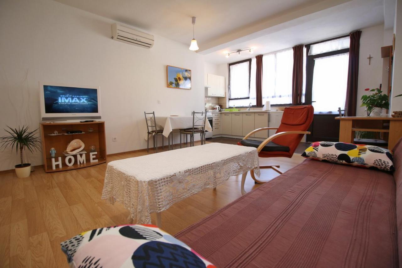 Apartment Svid Ровин Екстериор снимка