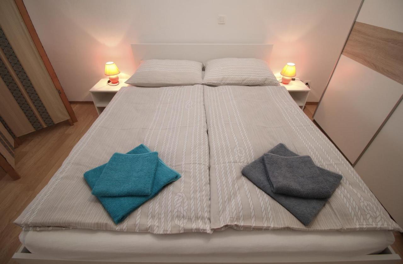 Apartment Svid Ровин Екстериор снимка