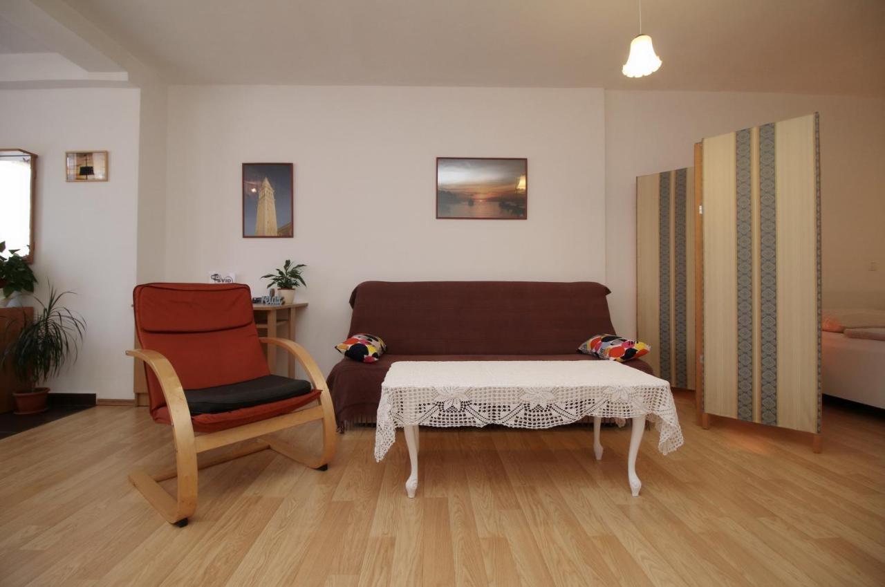Apartment Svid Ровин Екстериор снимка