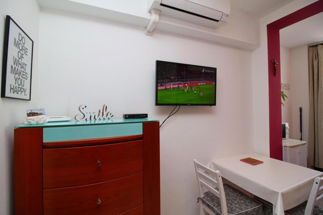 Apartment Svid Ровин Екстериор снимка